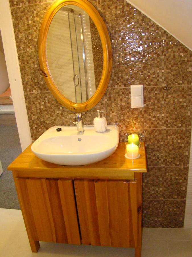 ゴニョンツ ペンショナット ドゥレク バラノウカ Bed & Breakfast エクステリア 写真